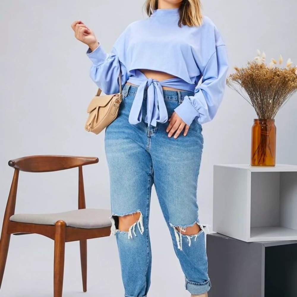 Short blue long sleeves shirt